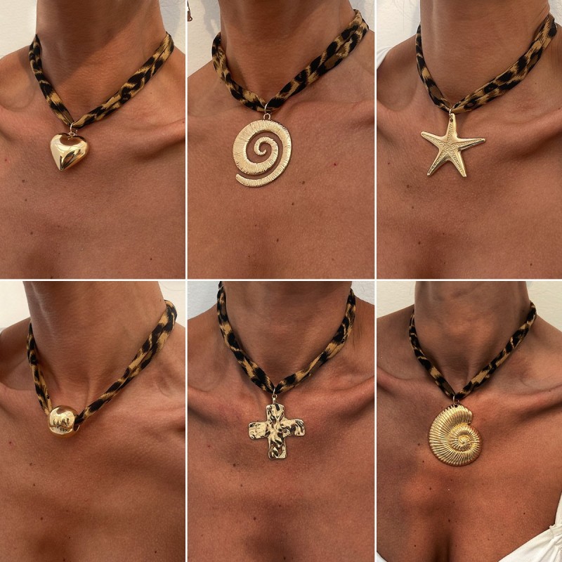 Conch Starfish Pendant Necklace Clavicle Necklace Conch Starfish Pendant Necklace Clavicle Necklace